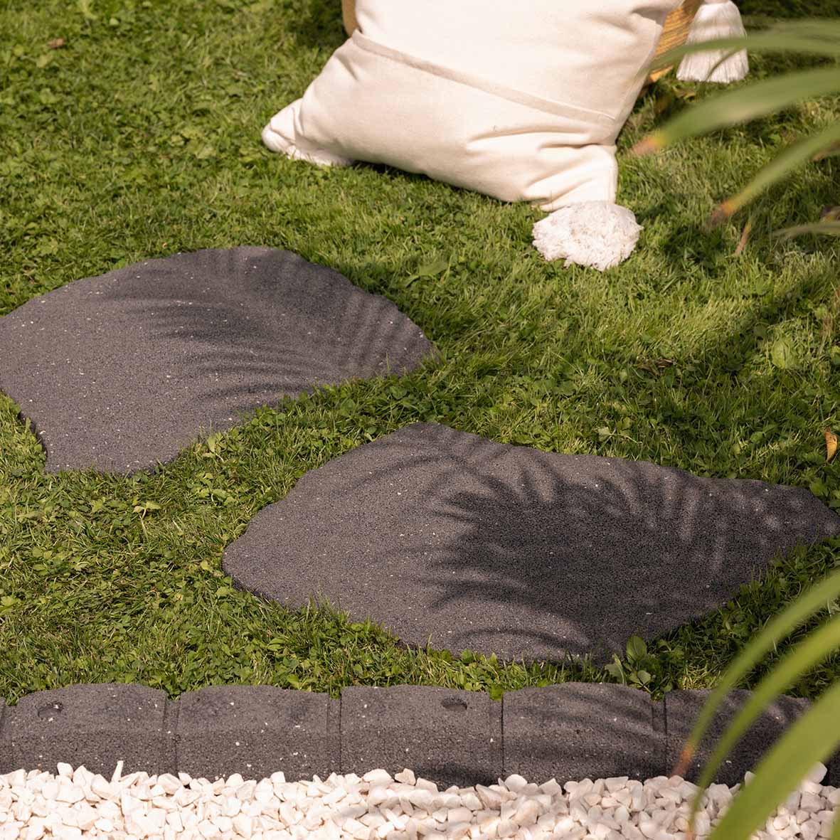 Greenfingers Recycled Rubber Stepping Stone - Grey