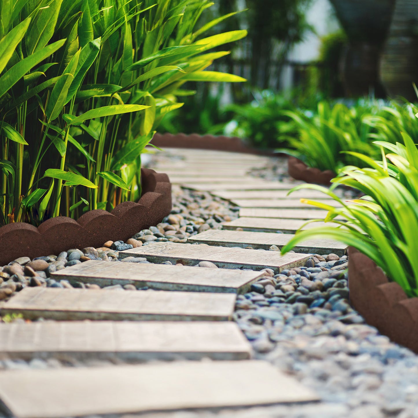 1.2m Recycled Rubber Lawn Edging - Flexi Curve Scallop - H10cm