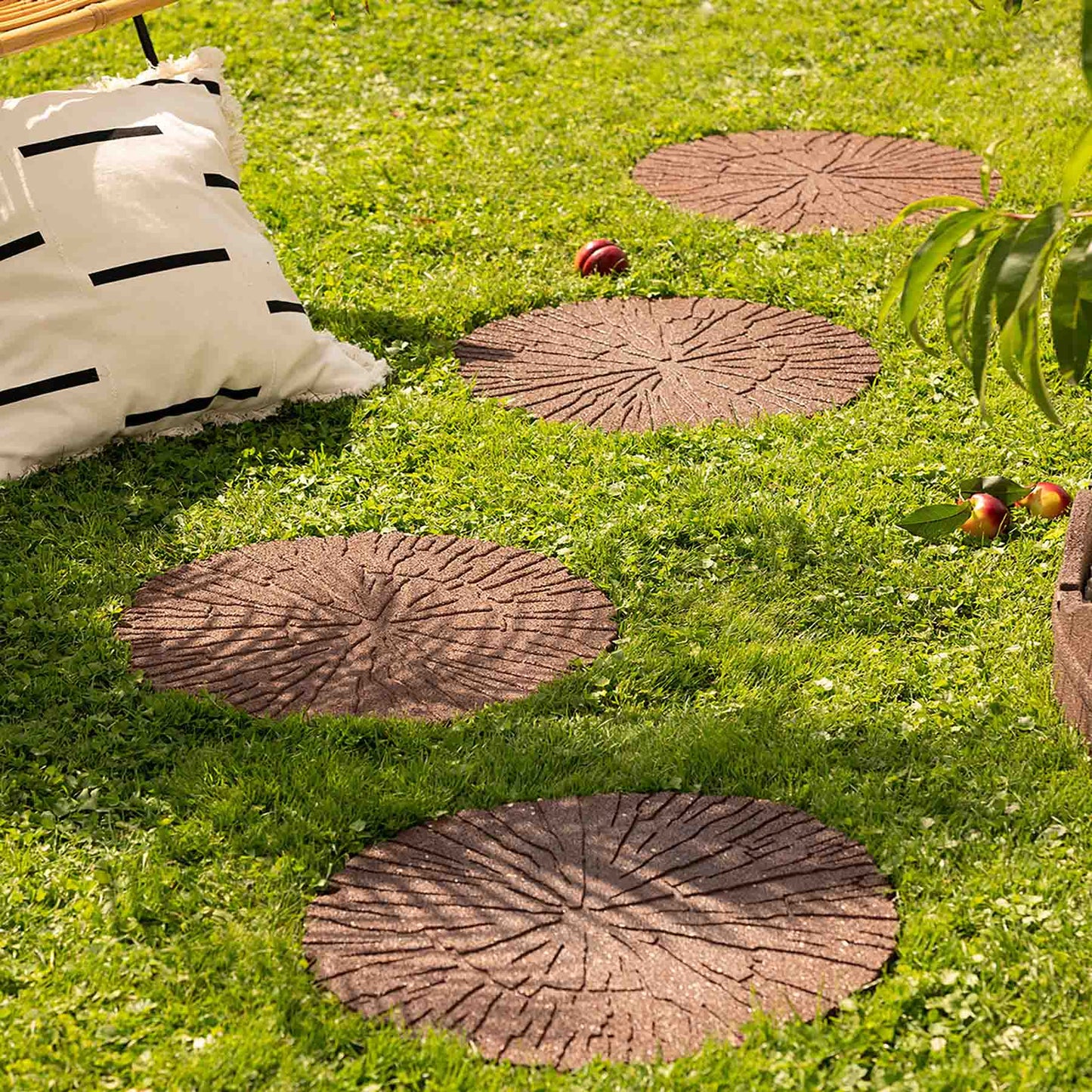 Greenfingers Recycled Rubber Cracked Log Stepping Stone
